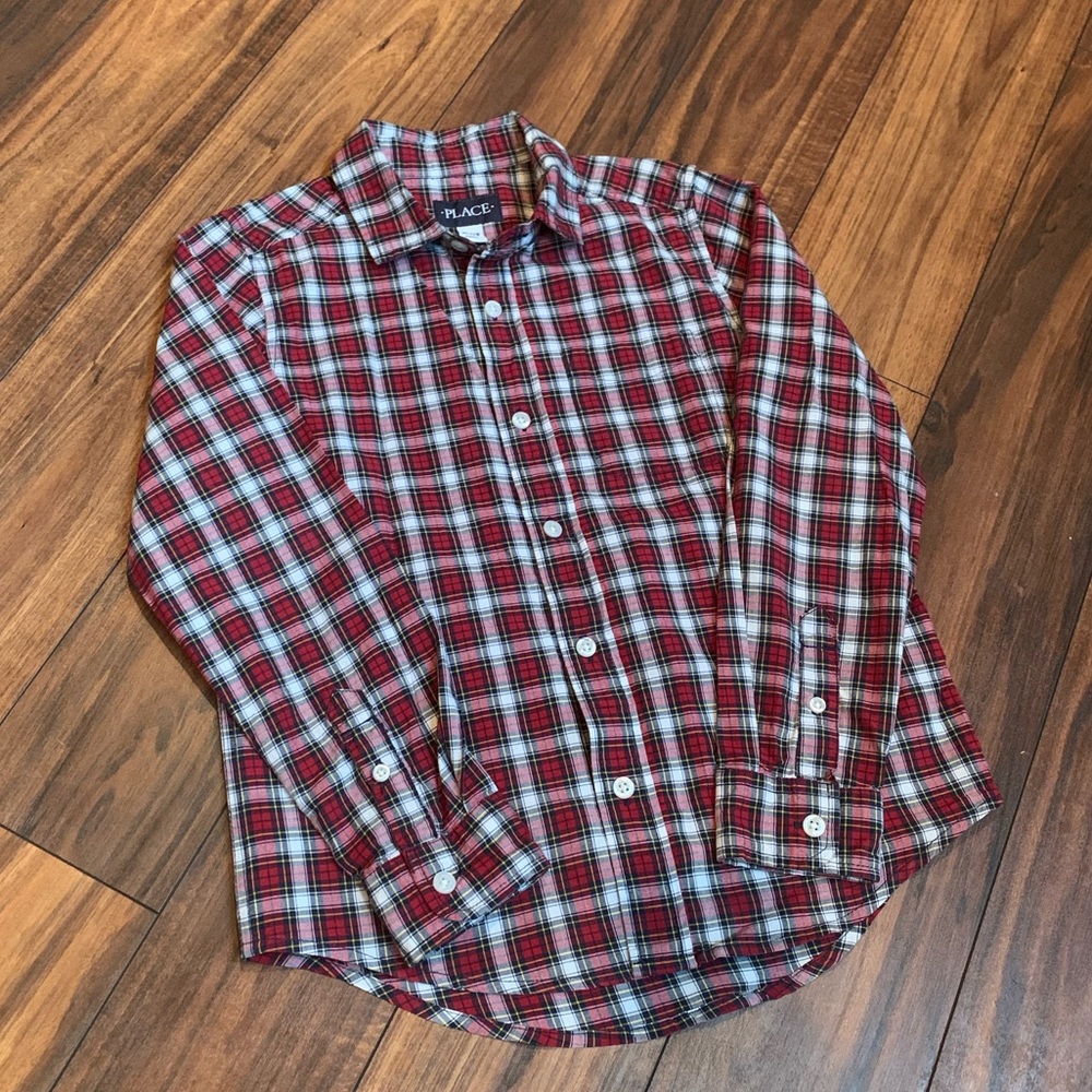 Handsome plaid long-sleeved button down shirt.